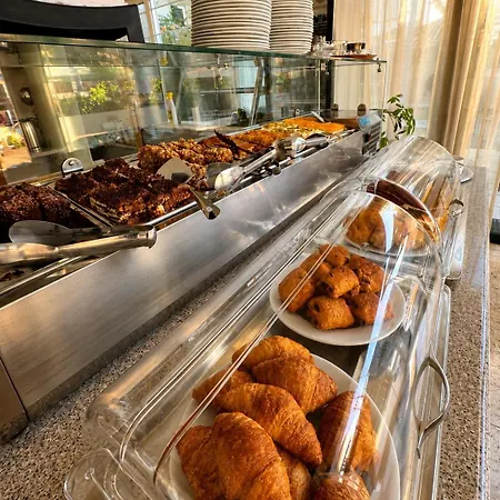 Kalias Hotel 3*